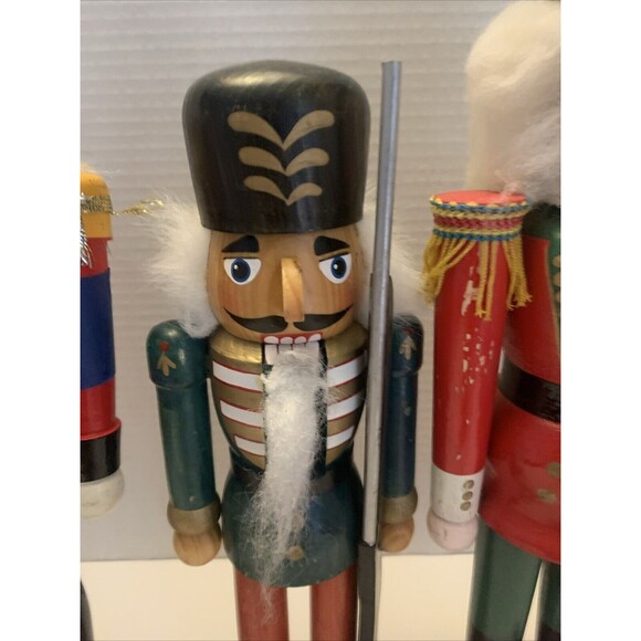 Christmas Ornament Nutcracker Set Of 3 damage parts only - Picture 6 of 16